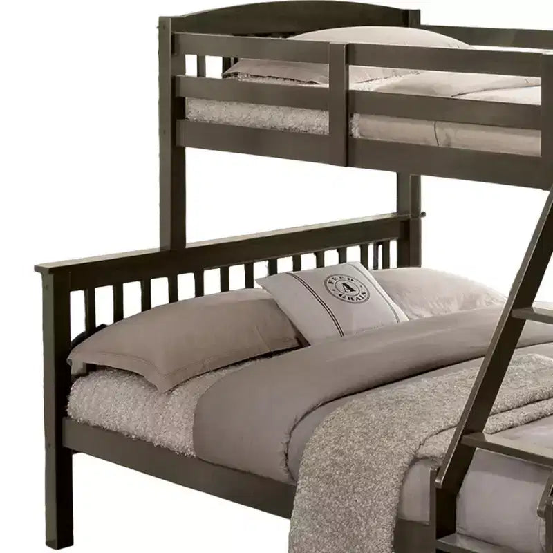 Letto a castello matrimoniale su una piazza e mezzo con scaletta angolata – Legno massello grigio a doghe