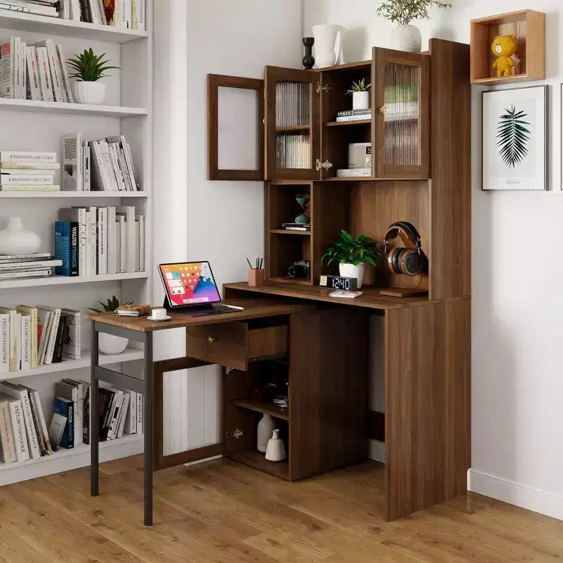 Scrivania per computer con piano girevole a 90°, armadietti con anta in vetro, credenza e libreria