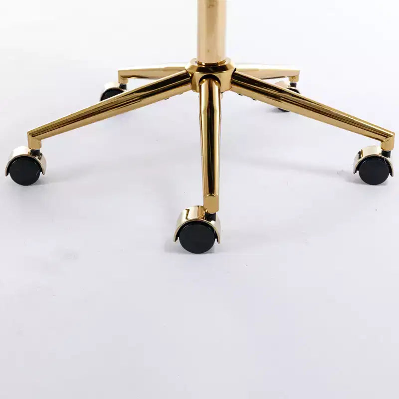 Sedia da ufficio regolabile in pelliccia sintetica di coniglio con base in metallo dorato, beige