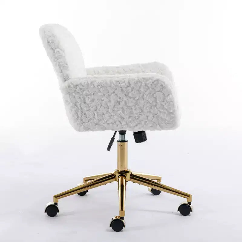 Sedia da ufficio regolabile in pelliccia sintetica di coniglio con base in metallo dorato, beige