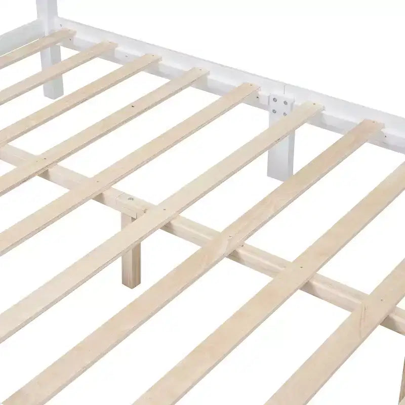 Struttura Letto a Piattaforma in Legno con Testiera Curva e Supporto a Doghe